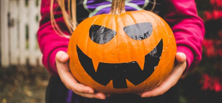 halloween-2- trick or treat-mccool insurance-elkton-cecil county-MD